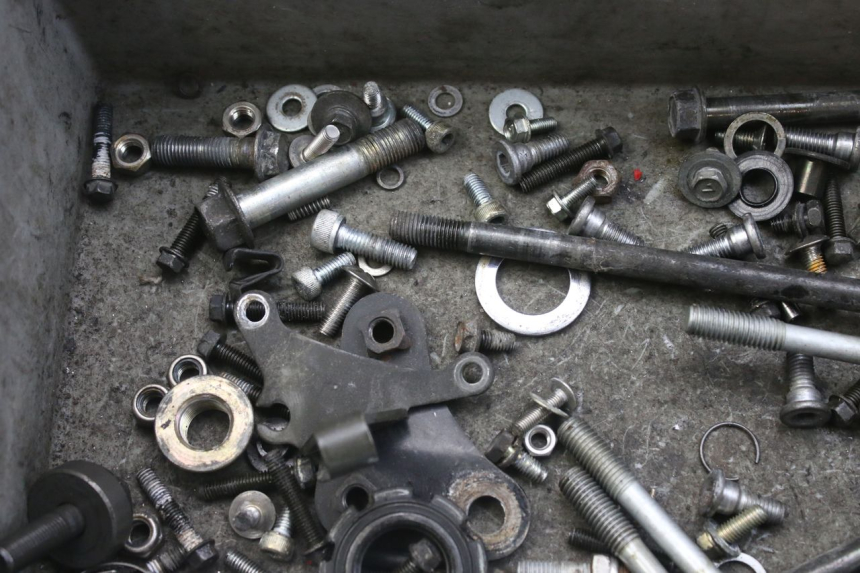 photo de SAC VISSERIE VIS KAWASAKI ZX-6R ZX6R 600 (1995 - 1997) - Gros plan technique