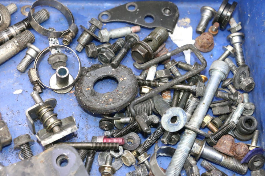 photo de SAC VISSERIE VIS KAWASAKI ZX-6R ZX6R 600 (1995 - 1997) - Points de fixation