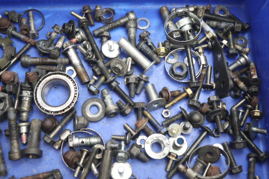 photo de SAC VISSERIE VIS KAWASAKI ZX-6R ZX6R 600 (1995 - 1997) - Zoom état d’usage