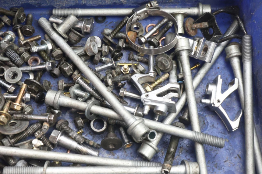 photo de SAC VISSERIE VIS KAWASAKI ZZR 600 (1995 - 2004) - Zoom état d’usage