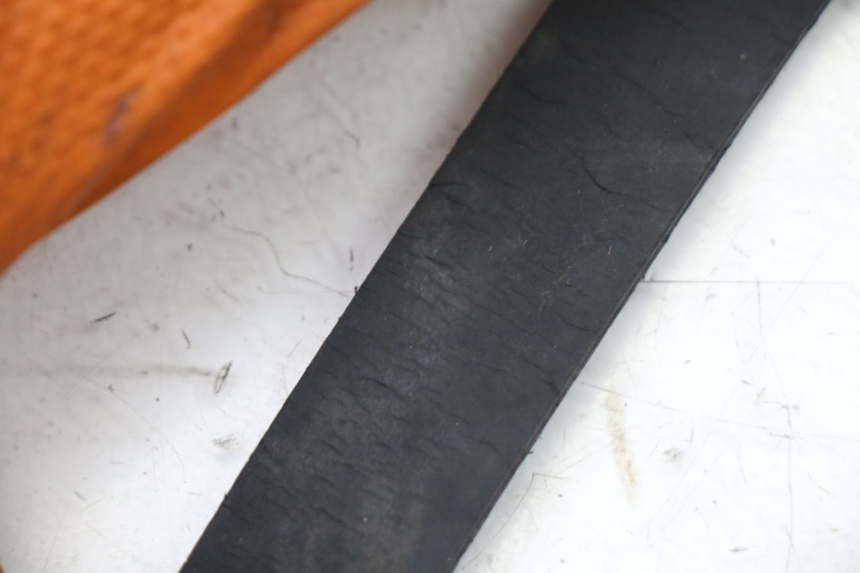 photo de SANGLE BATTERIE SUZUKI GS GSE 500 (2001 - 2003) - Zoom état d’usage