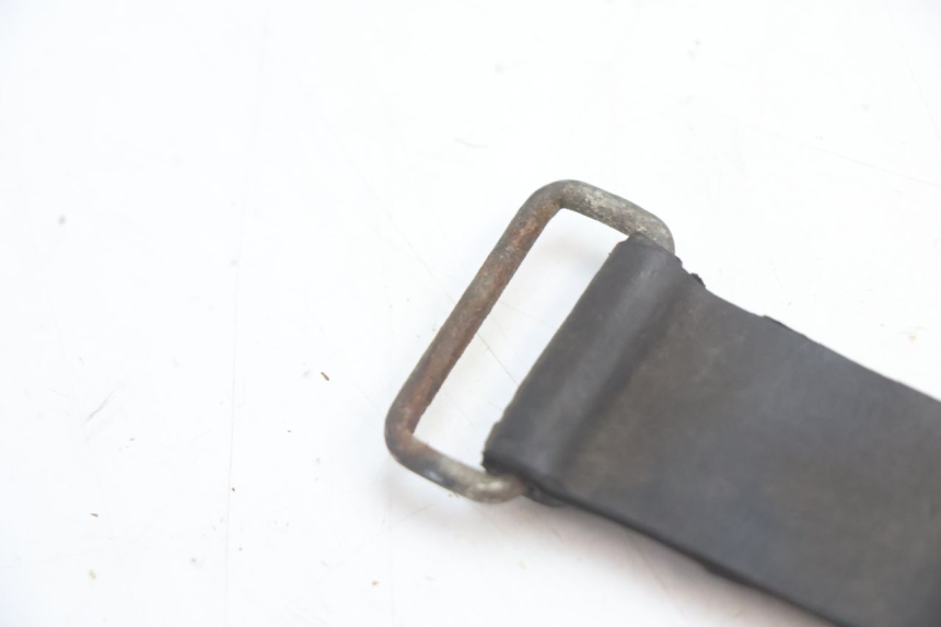 photo de SANGLE BATTERIE SUZUKI GSX F GSXF 750 (1988 - 1998) - Zoom état d’usage