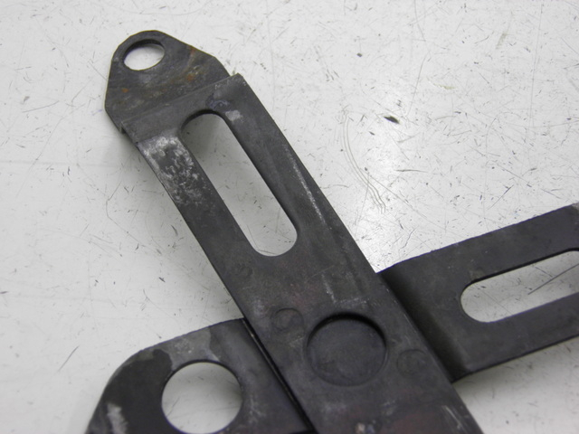 photo de SANGLE BATTERIE HONDA CB SEVEN FITTY 750 (1992 - 2003) - Détail de la pièce