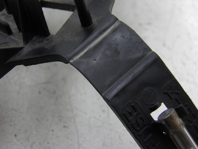 photo de SANGLE BATTERIE HONDA NH VISION 50 (1985 - 1994) - Autre angle de vue