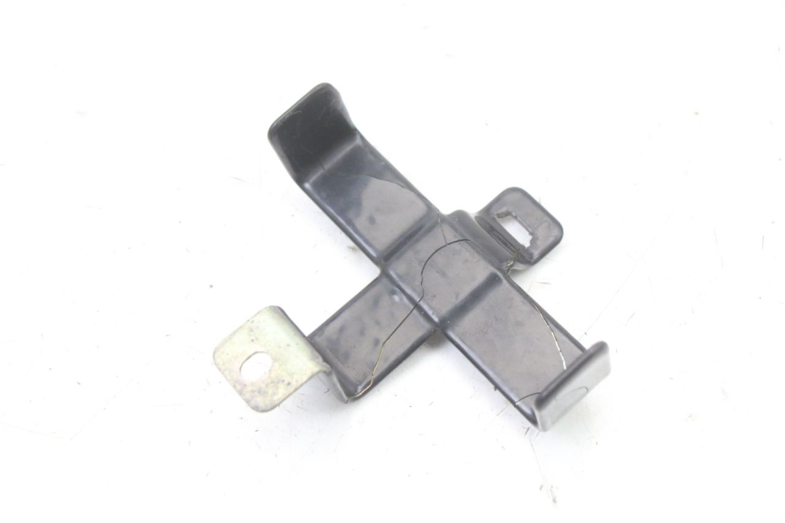 photo de SANGLE BATTERIE HONDA SCV LEAD 100 (2003 - 2007) - Gros plan technique