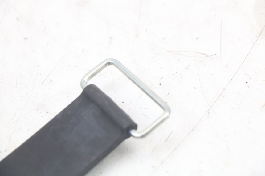 photo de SANGLE BATTERIE ROYAL ENFIELD CONTINENTAL GT 650 (2019 - 2024) - Vue d’ensemble