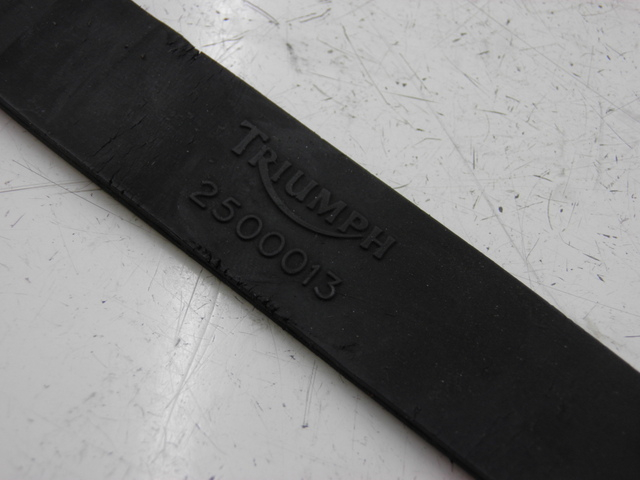 photo de SANGLE BATTERIE TRIUMPH TROPHY 1200 (1996 - 2003) - Zoom état d’usage