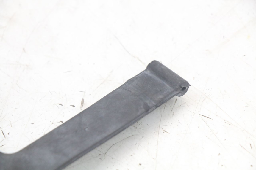 photo de SANGLE BATTERIE YAMAHA XMAX X-MAX ABS 125 (2017 - 2020) - Gros plan technique