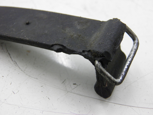 photo de SANGLE BATTERIE YAMAHA YN NEO'S 50 (1997 - 2004) - Zoom état d’usage