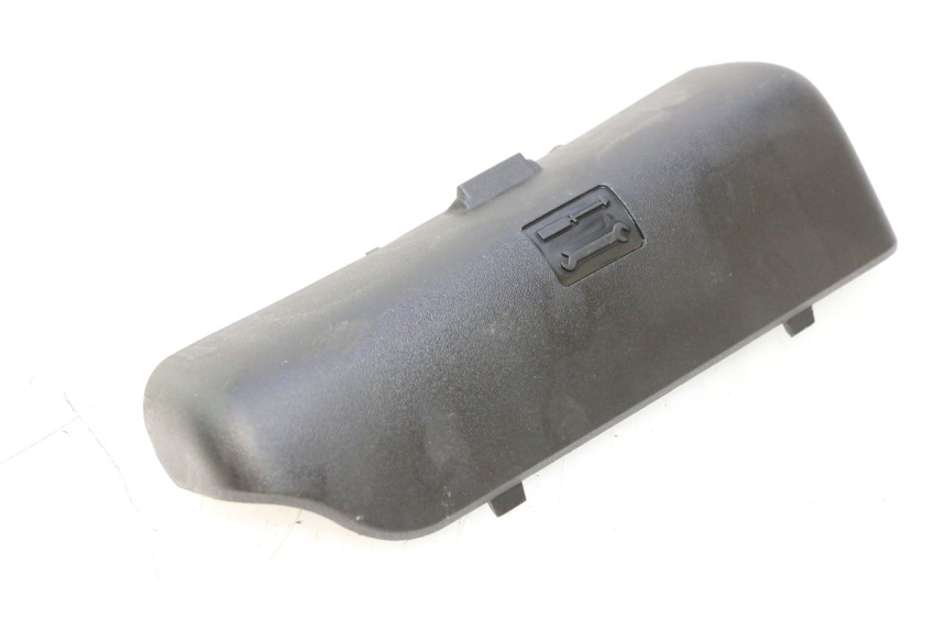photo de SANGLE TROUSSE OUTILS PIAGGIO MP3 LT 400 (2007 - 2012) - Vue principale