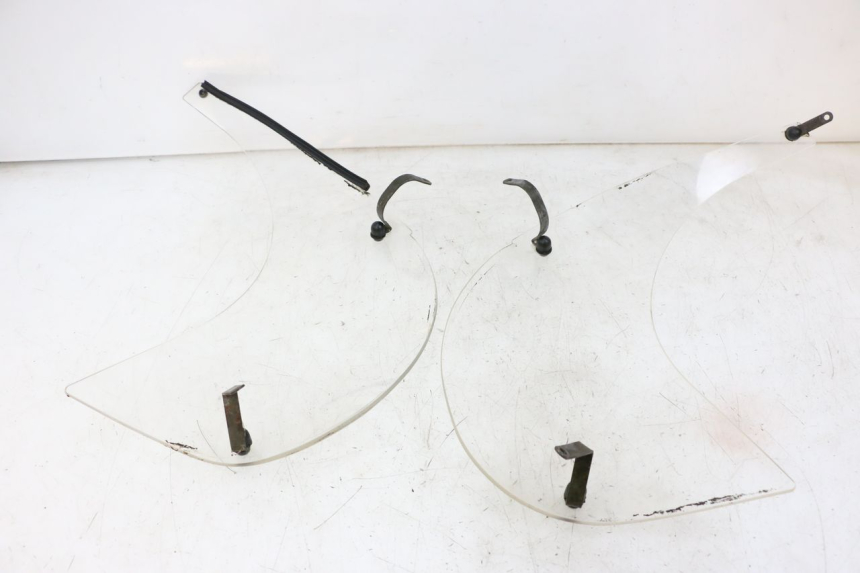 photo de SAUTE VENT BMW C1 125 (2000 - 2003) - Points de fixation