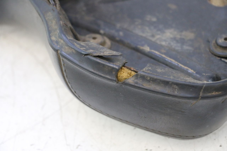 photo de SELLE PEUGEOT 103 SPX CLIP 50 (1989 - 1992) - Vue rapprochée