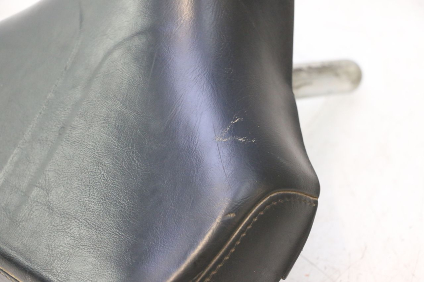 photo de SELLE PEUGEOT 103 SPX CLIP 50 (1989 - 1992) - Points de fixation