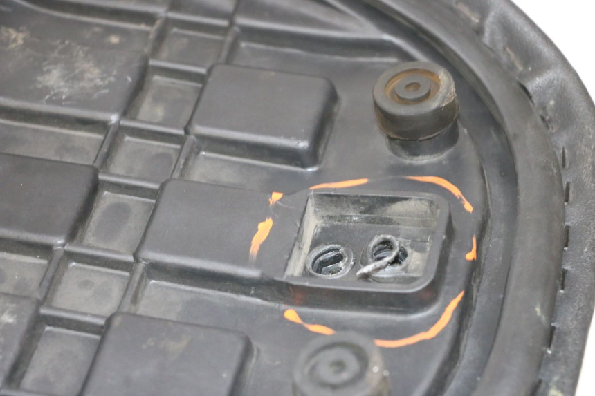 photo de SELLE KYMCO AGILITY 16+ 4T 50 (2018 - 2023) - Gros plan technique