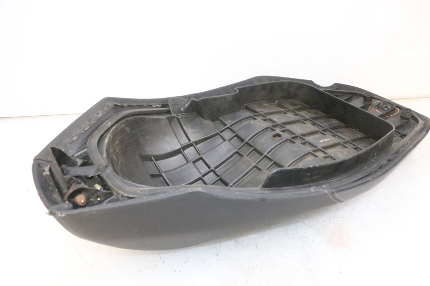 photo de SELLE KYMCO AGILITY 16+ 4T 50 (2018 - 2023) - Points de fixation