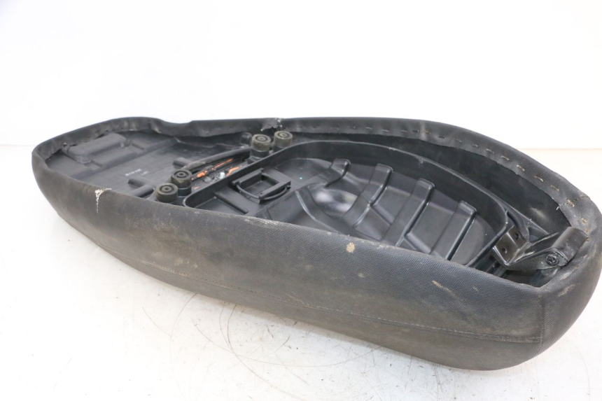 photo de SELLE KYMCO AGILITY 4T 50 (2018 - 2022) - Détails caractéristiques