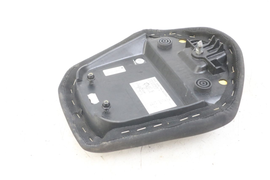 photo de SELLE ARRIERE YAMAHA AEROX 2T 50 (2013 - 2017) - Zoom état d’usage