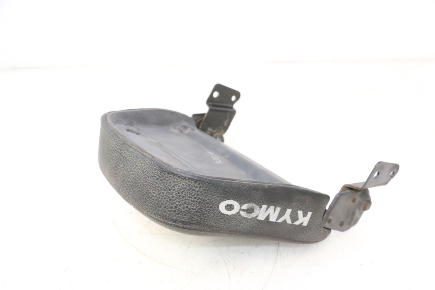 photo de SELLE ARRIERE KYMCO AGILITY 4T 10" 50 (2005 - 2018) - Gros plan technique