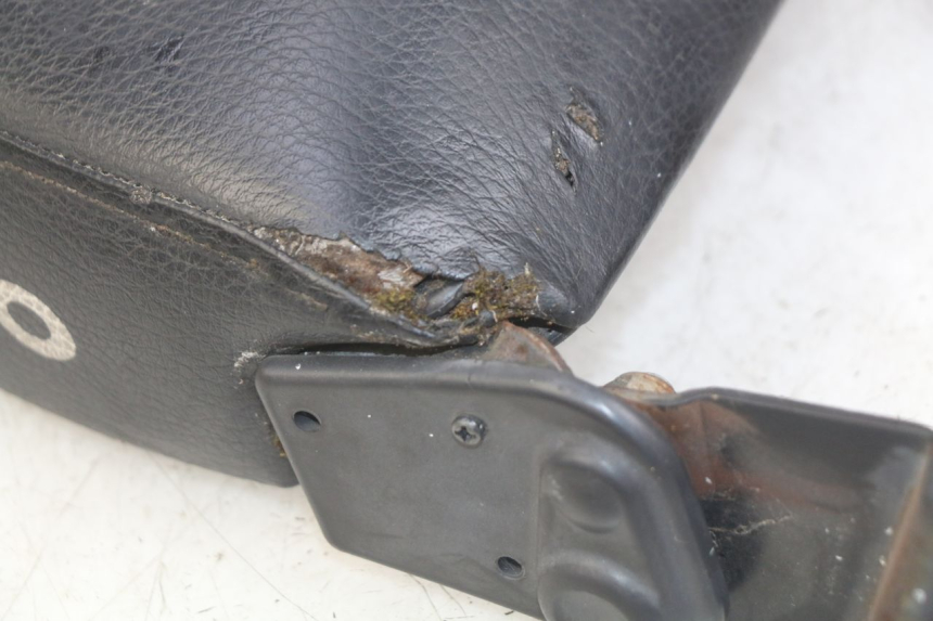 photo de SELLE ARRIERE KYMCO AGILITY 4T 50 (2005 - 2018) - Vue d’ensemble