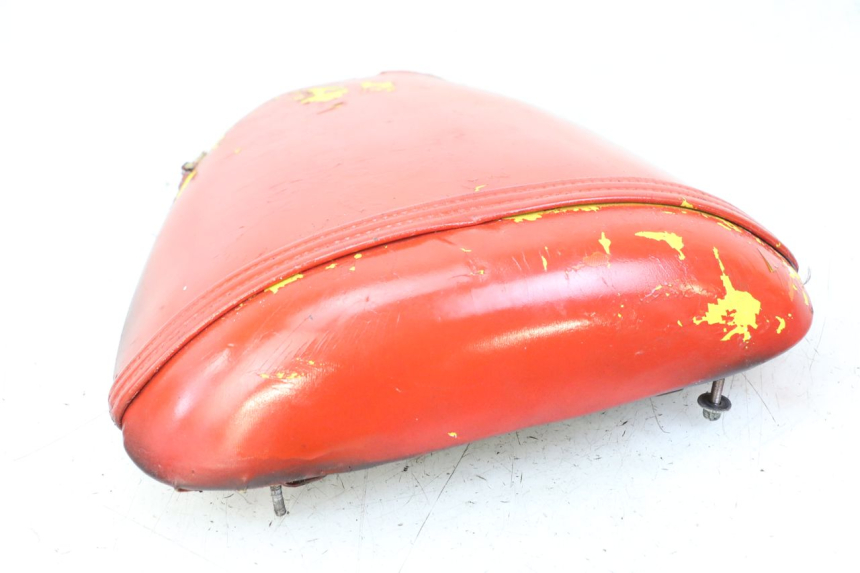 photo de SELLE ARRIERE APRILIA RS 50 (1999 - 2005) - Gros plan technique