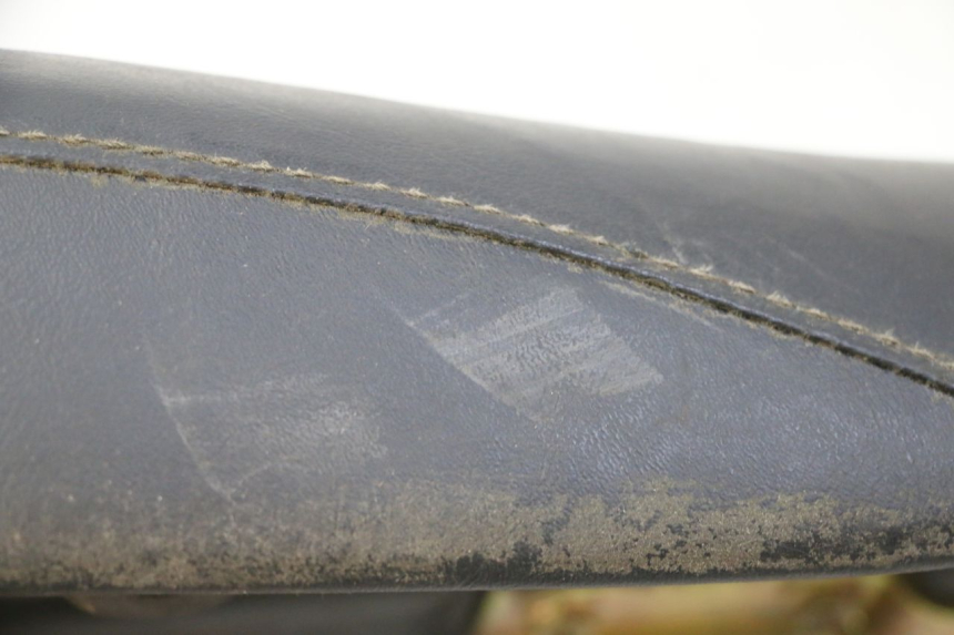 photo de Rear seat HYOSUNG GV AQUILA 125 (2000 - 2009) - Détail de la pièce