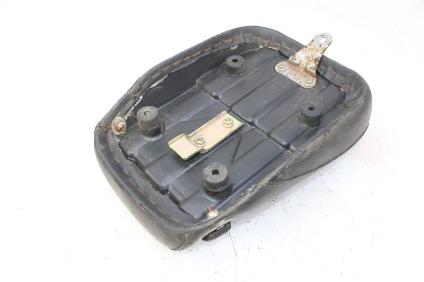 photo de Rear seat HYOSUNG GV AQUILA 125 (2000 - 2009) - Autre angle de vue