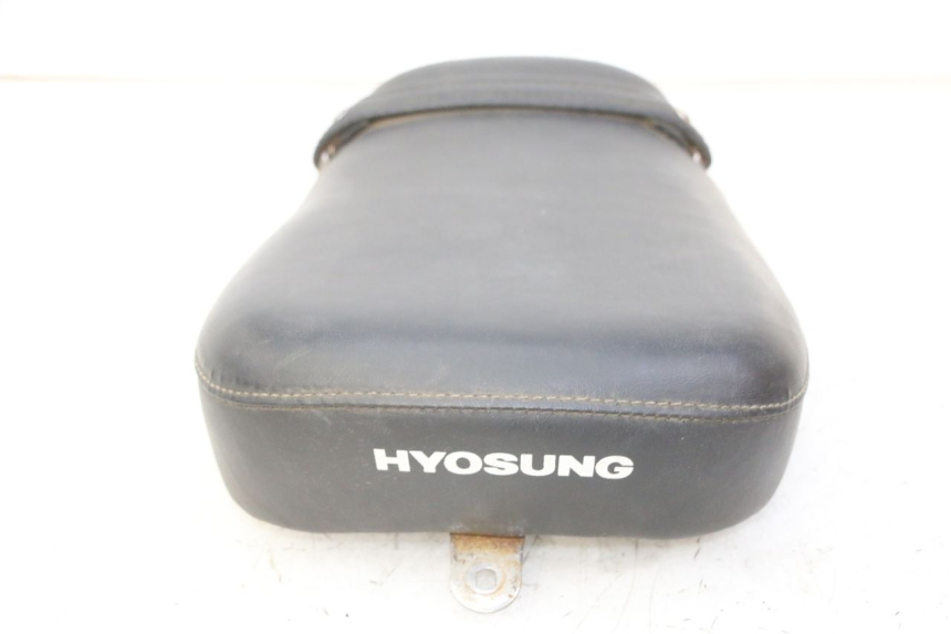 photo de Rear seat HYOSUNG GV AQUILA 125 (2000 - 2009) - État de surface