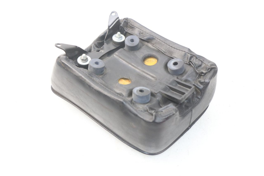 photo de SELLE ARRIERE HONDA CA REBEL 125 (1995 - 2001) - Gros plan technique