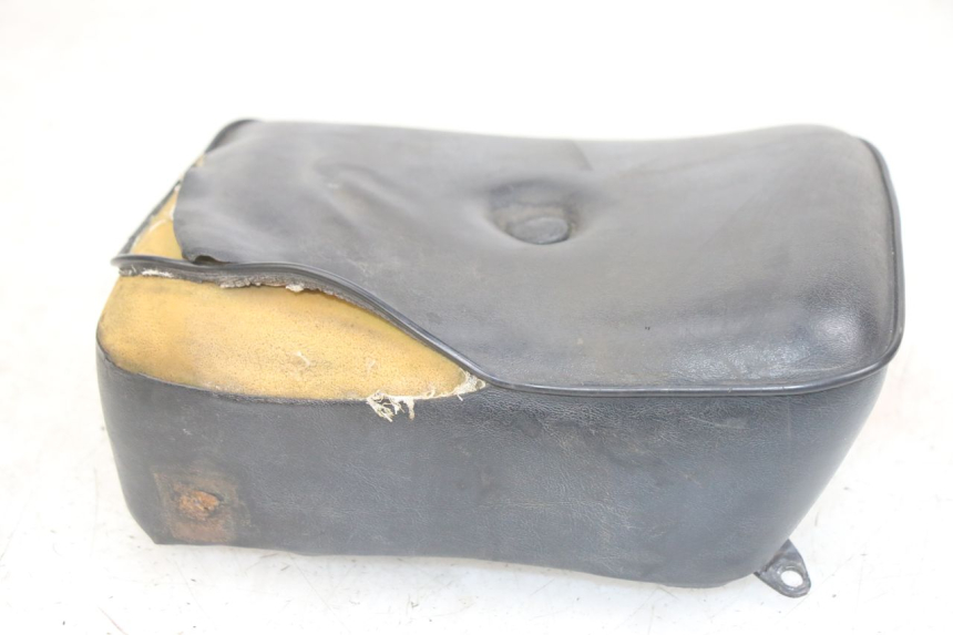 photo de SELLE ARRIERE HONDA CA REBEL 125 (1995 - 2001) - Gros plan technique