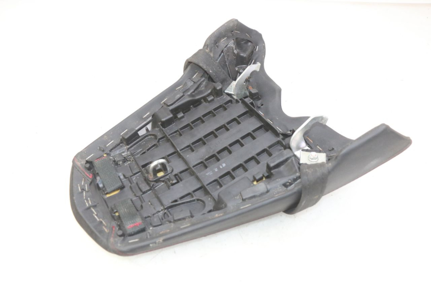 photo de SELLE ARRIERE HONDA CB R 1000 (2018 - 2023) - Zoom état d’usage