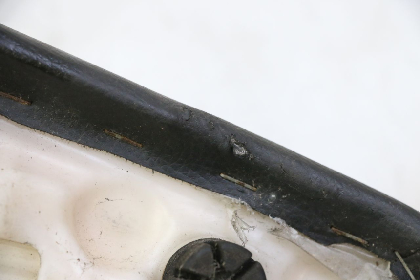 photo de SELLE ARRIERE HONDA CBF 125 (2009 - 2015) - Détail de la pièce