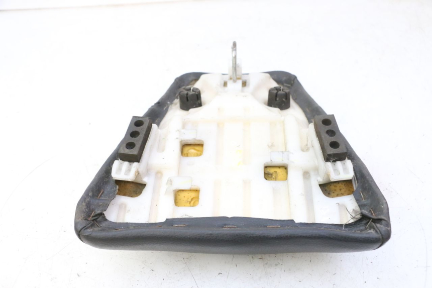 photo de SELLE ARRIERE HONDA CBF 125 (2009 - 2015) - Vue d’ensemble