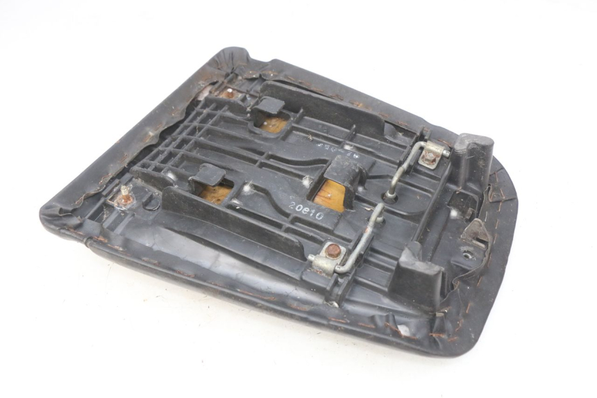 photo de SELLE ARRIERE HONDA CBR RR FIREBLADE 900 (1992 - 1994) - Zoom composants