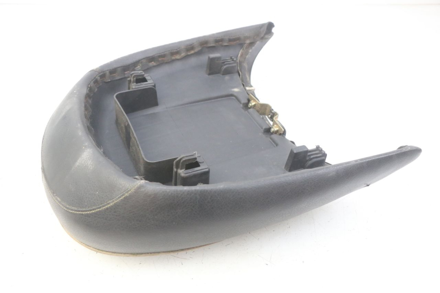 photo de SELLE ARRIERE PEUGEOT DJANGO 2T 50 (2014 - 2019) - Points de fixation