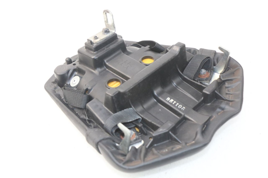 photo de SELLE ARRIERE YAMAHA FZ8 800 (2010 - 2016) - Gros plan technique