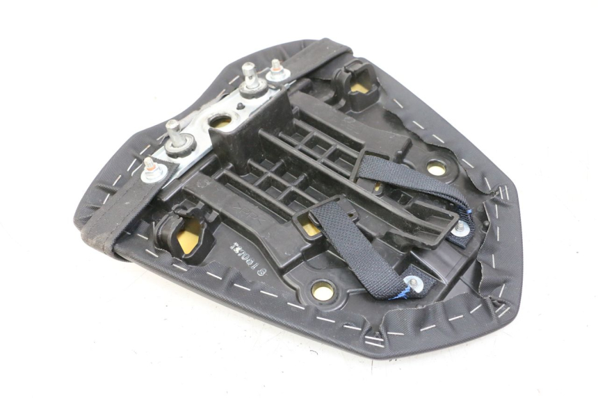 photo de SELLE ARRIERE SUZUKI GSR 750 (2011 - 2017) - Zoom état d’usage