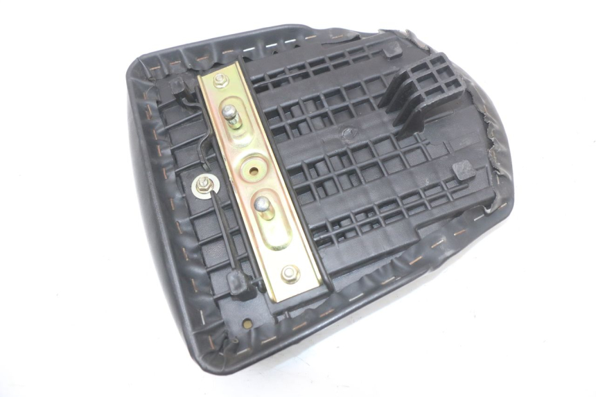 photo de SELLE ARRIERE HYOSUNG GTR 125 (2006 - 2008) - Points de fixation