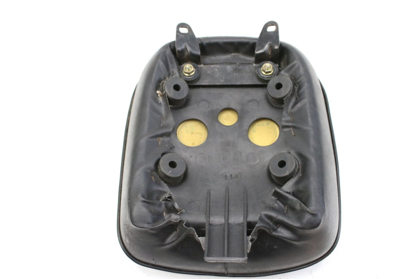 photo de SELLE ARRIERE SYM HUSKY 125 (1999 - 2005) - Points de fixation