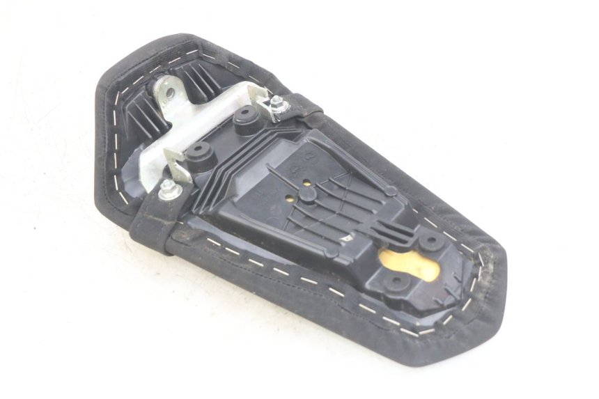 photo de SELLE ARRIERE YAMAHA MT ABS 125 (2014 - 2018) - Zoom état d’usage