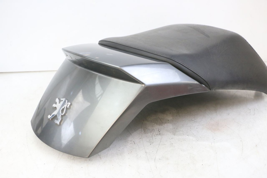 photo de SELLE ARRIERE PEUGEOT SATELIS 125 (2010 - 2012) - Points de fixation