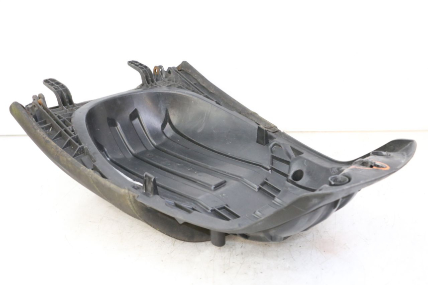 photo de SELLE ARRIERE PEUGEOT SATELIS 125 (2013 - 2018) - Détail de la pièce