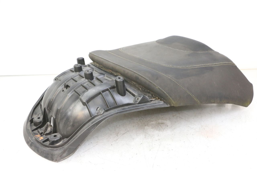 photo de SELLE ARRIERE PEUGEOT SATELIS 125 (2013 - 2018) - Détails caractéristiques