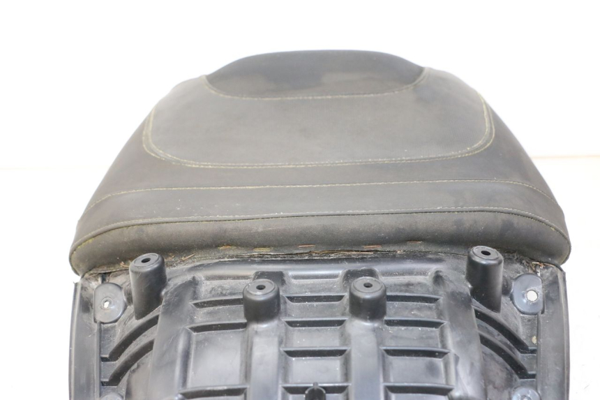 photo de SELLE ARRIERE PEUGEOT SATELIS 125 (2013 - 2018) - Zoom composants