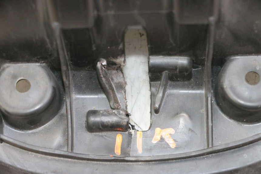 photo de SELLE ARRIERE PEUGEOT SATELIS 125 (2013 - 2018) - Photo complémentaire