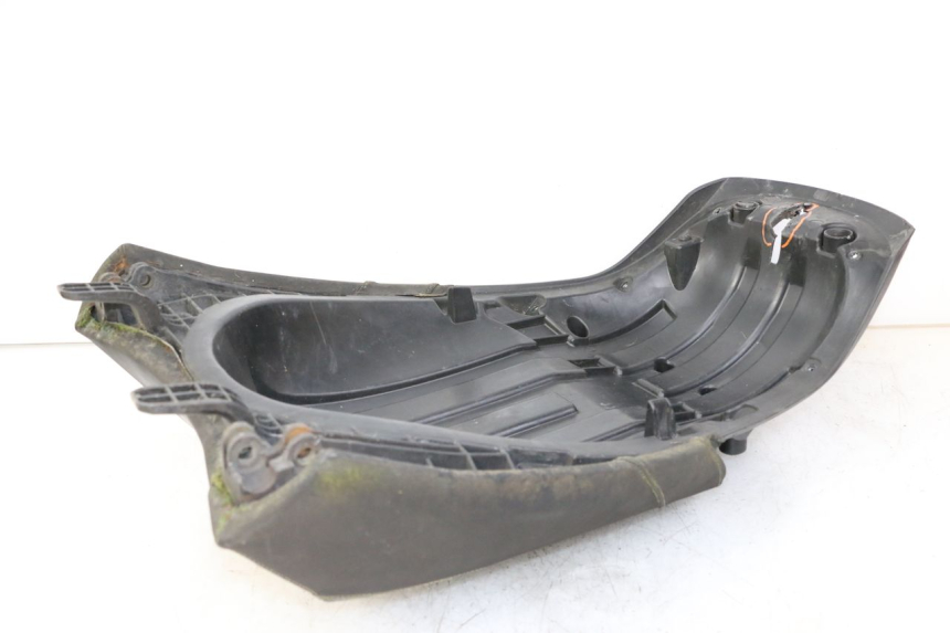 photo de SELLE ARRIERE PEUGEOT SATELIS 125 (2013 - 2018) - Zoom état d’usage