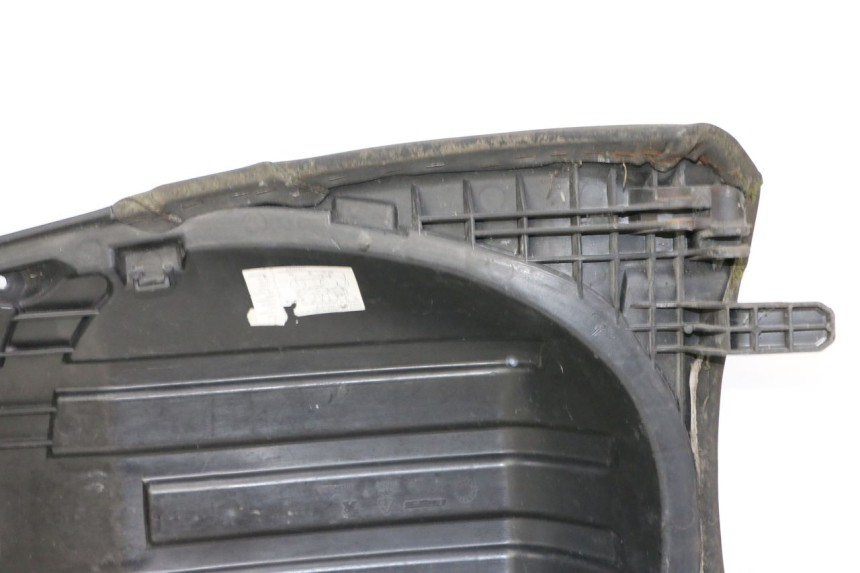 photo de SELLE ARRIERE PEUGEOT SATELIS 125 (2013 - 2018) - Vue d’ensemble