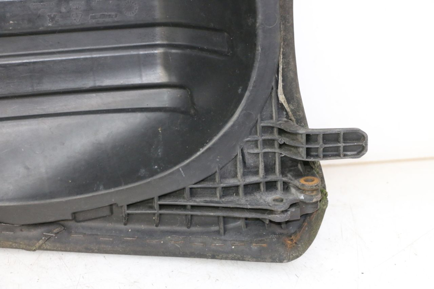 photo de SELLE ARRIERE PEUGEOT SATELIS 125 (2013 - 2018) - Points de fixation