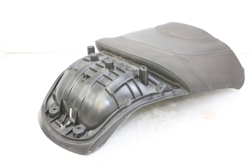 photo de SELLE ARRIERE PEUGEOT SATELIS 125 (2013 - 2018) - Zoom composants