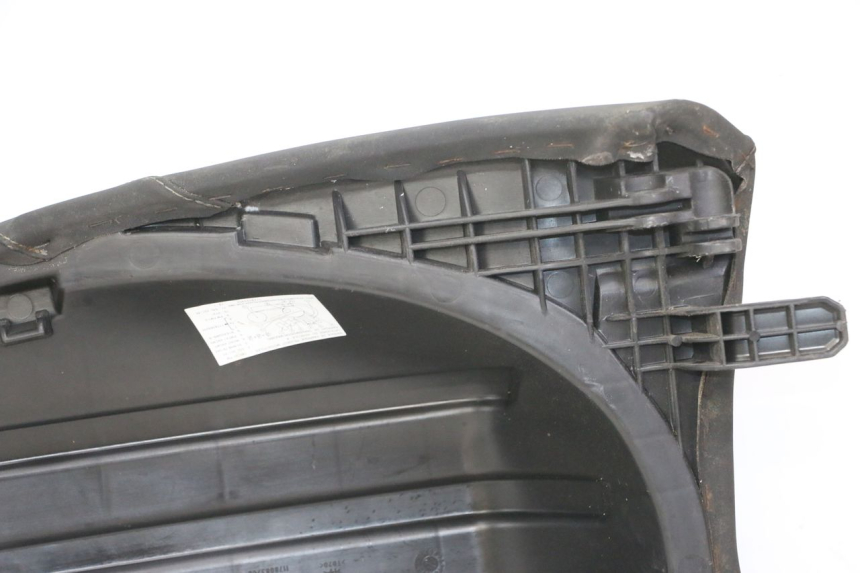 photo de SELLE ARRIERE PEUGEOT SATELIS 125 (2013 - 2018) - Vue d’ensemble