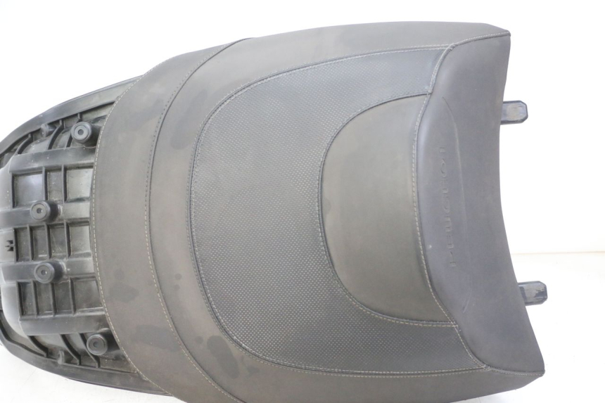 photo de SELLE ARRIERE PEUGEOT SATELIS 125 (2013 - 2018) - Pièce contrôlée
